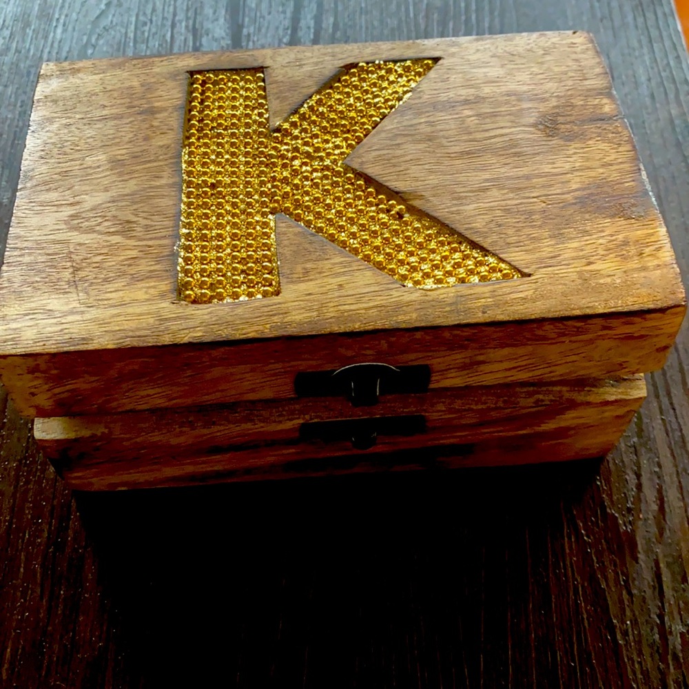Wooden jewelry box